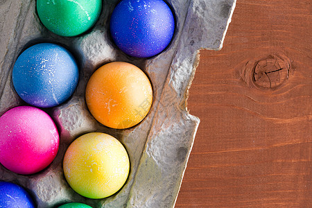 欢乐传统充满活力的手工染色复活节鸡蛋图片