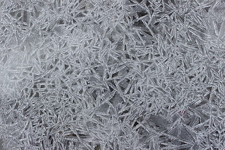 冰的晶状地壳覆盖了春天的水坑窗格冻结水晶寒意脆皮雪花寒冷釉料结痂玻璃图片