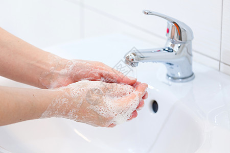 在自来水下用肥皂洗手泡沫清洁卫生间打扫感染气泡卫生身体护理清洁度图片