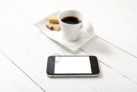 咖啡杯 有面包和电话屏幕桌子互联网生活咖啡工具触摸屏糕点巧克力细胞图片