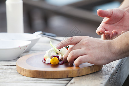 豪华餐厅菜单饮食午餐成人厨师草本植物胡椒蔬菜沙拉桌子木板图片
