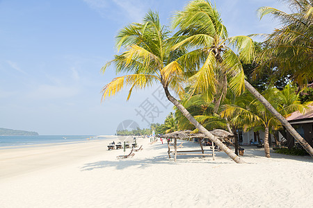 马来西亚兰卡维 马来西亚 沙沙滩上伞下休息厅太阳风景海浪异国海洋地平线热带旅游情调晴天图片