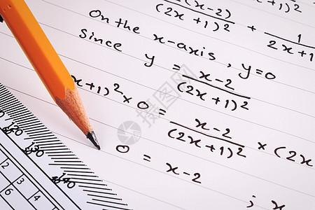 数学 等式特写 家庭工作 解决数学问题笔记本学习科学方程写作计算器理论大学公式方程式图片