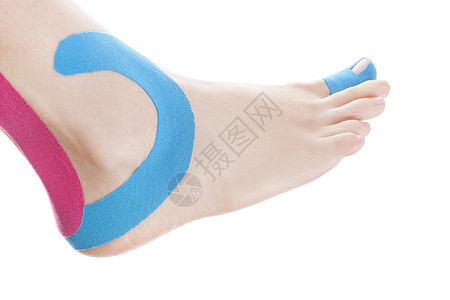 女性脚踝上的治疗胶带白色灵活性医疗水平拇指磁带录音运动机理疗手指图片