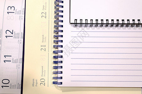 空白螺旋笔记办公室学校笔记本桌子木头活页夹绑定绘画笔记纸教育图片