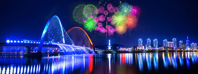 在南韩大田的博览会桥和烟火节上展出彩虹喷泉节目图片