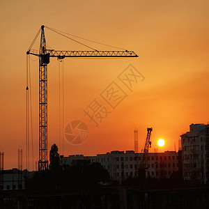 工业起重机阳光商业建筑项目城市脚手架起重机橙子金属日落图片