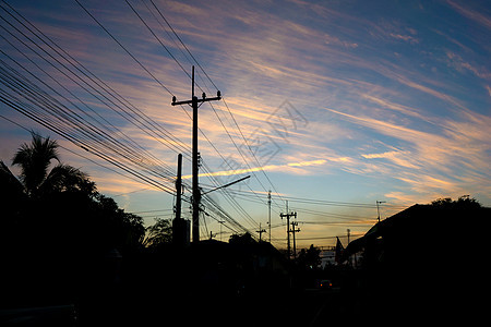 日落时输电线路电气线条绝缘力量紧张天空技术电压传播工业图片