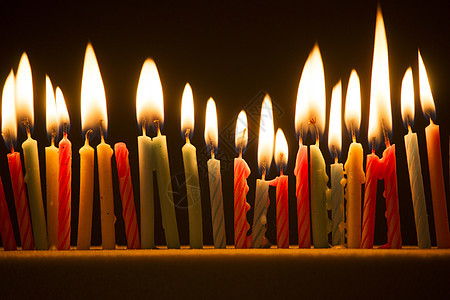 点燃了小蜡烛惊喜燃烧周年庆典烛光火焰纪念日生日团体乐趣图片