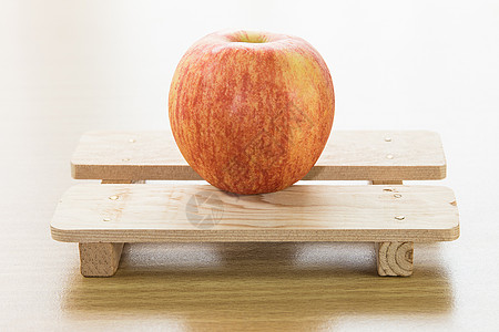 老红色苹果木托盘上的苹果篮子柳条国家植物农场野餐木头水果果园盒子背景