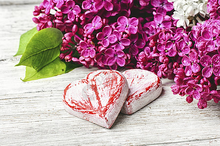 爱和心结的象征心脏礼物订婚紫丁香假期明信片周年木头花束庆典纪念日图片