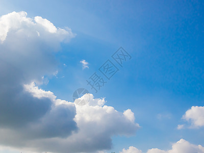 美丽的蓝天空和云彩团阳光天际云景天空美丽天堂风景日落晴天戏剧性图片