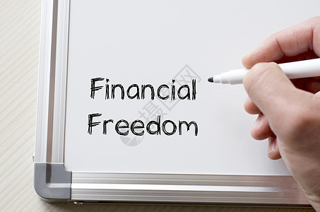 写在白板上的金融自由退休基金概念路标投资资产经济工作幸福导航背景图片