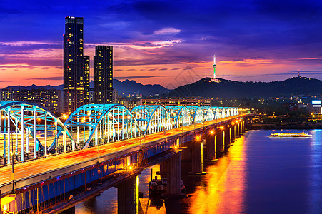 南韩汉河的东杰克大桥和首尔塔市中心城市风景 在韩国首尔汉河上空景观旅行游客铜雀全景交通城市吸引力建筑物地标背景图片