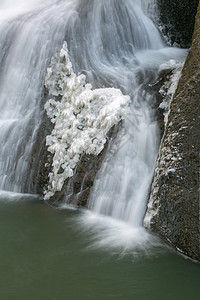 Fukuroda 秋冬流动白色叶子场景植物岩石飞溅绿色瀑布图片