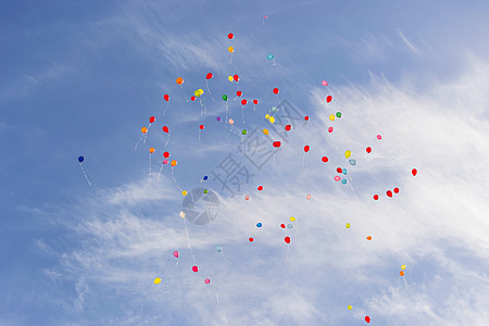 多彩球 飞在天上图片