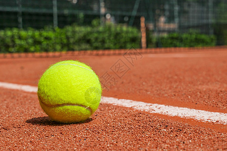红土球场上的网球设备橙子黄色竞赛射线闲暇日落黏土太阳基线游戏图片