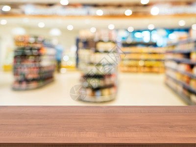 在模糊的超级超市前面的木板空桌木头产品背景推介会美食市场商品食物台面展示图片