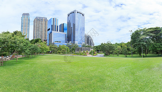 公园旅游天际叶子蓝色场地场景途径晴天天空城市背景图片