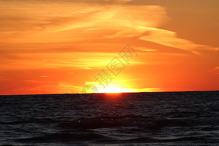 休伦湖日落黄色支撑橙子太阳海岸风景天空放松海滩蓝色图片