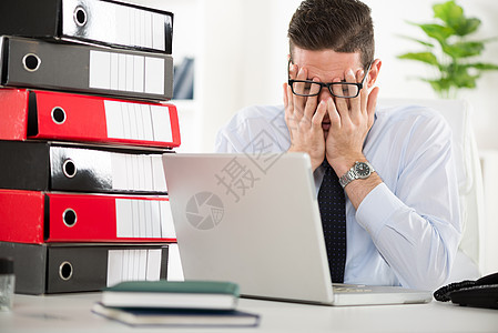 受压力的商务人士文档商业办公室职业年轻人工作桌子活页水平情绪图片