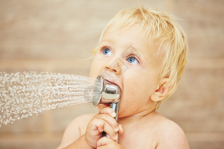 宝宝在浴室里儿子打扫小男孩男性婴儿摄影身体新生活儿童孩子图片