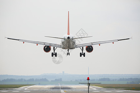 跑道飞机场旅游交通灯塔航空行动土地照明飞机空气图片