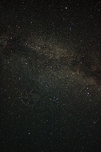 夜空与许多星星和奶状的天空滑雪微光星云气氛森林旅行星光降雪科学星系图片