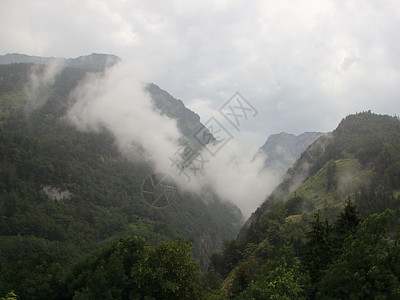戈林根大雨后奥地利阿尔卑斯山假期迷雾天气烟雾秘密薄雾水蒸气山顶旅行远足图片