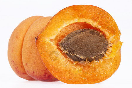 将白底孤立的杏子果实切成一片健康白色食物橙子石头季节性植物营养黄色饮食图片