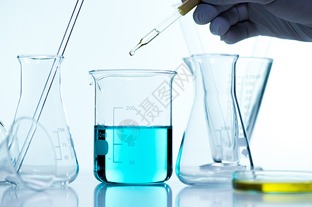 从实验室的玻璃管子到测试管液滴化学液体办公室药品烧瓶保健实验反射器皿研究图片