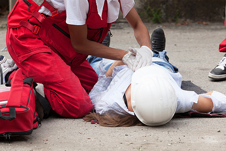 工伤事故 急救培训创伤情况病人药品疾病体力劳动者手套复苏伤口身体图片