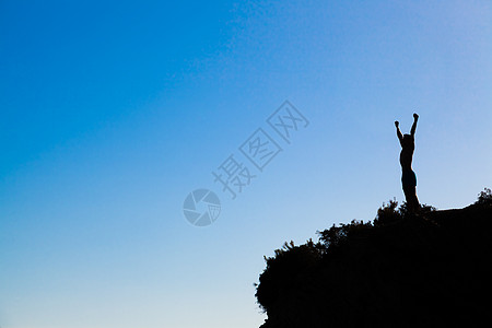 山顶上的人 为荣耀而登天图片