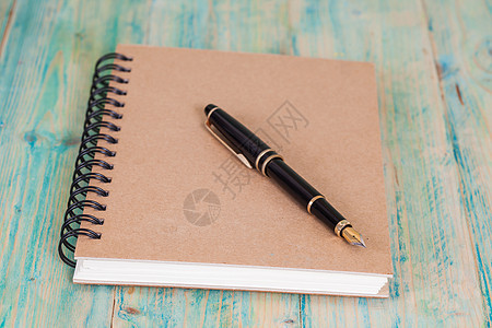 打开线条日记本上的笔的选择性焦点商业黑色记事本笔记本空白笔记日历工作文档床单图片