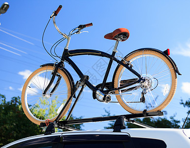 自行车运输在汽车的屋顶的自行车载体车轮车辆安全安装交通旅行机器娱乐行李图片