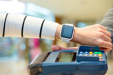 客户使用智能观察用NFC技术支付账单图片