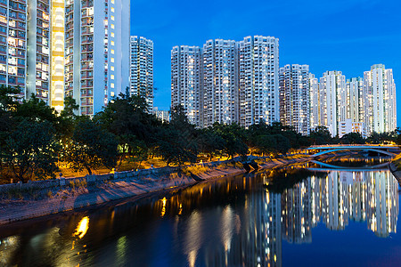 香港的公寓楼大楼享受天际公园日落袖珍生活绿色地标城市办公室图片