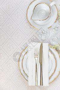 美丽的桌子布置厨房派对餐厅水晶玻璃婚礼盘子假期桌布菜单背景图片