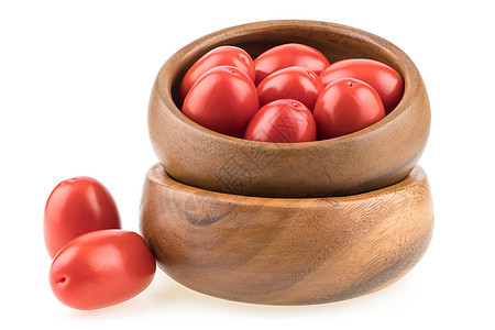 白色背景的木碗中的新鲜西红柿图片