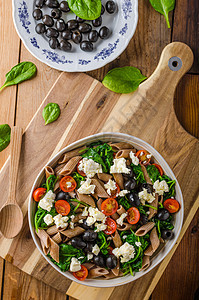 带橄榄的希腊沙拉生物美食桌子胡椒叶子食物午餐木板木头乡村图片