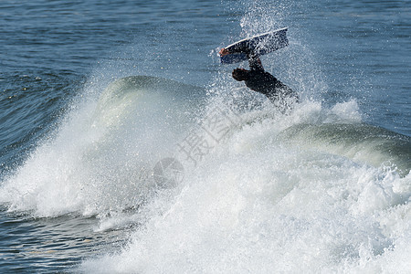 机体板手在行动乐趣木板海洋速度运动液体冲浪者海滩肾上腺素飞溅图片