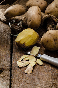 马铃薯的切土豆 为食物块茎淀粉农业蔬菜汤团厨房糖类收成木头图片