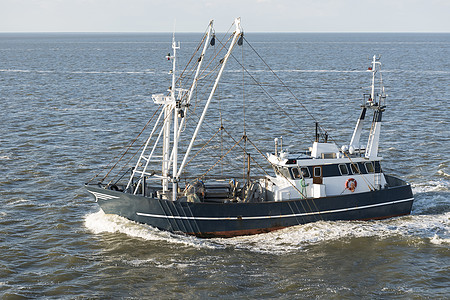 Wadden Sea号渔船保护连锁店地平线海浪驳船组织两极桅杆全景阳光图片