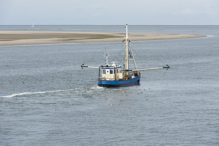 Wadden海上的渔船全景海浪蓝色连锁店遗产国家驳船船运组织波浪图片