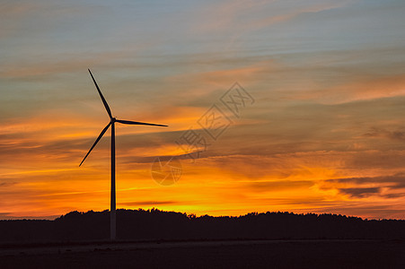 日落时风涡轮机月光农场工业环境活力天空发电机风车技术车站力量图片