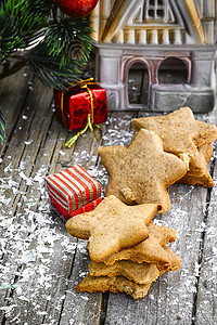 自制的圣诞饼干面包棕色乡村房子蛋糕假期庆典烘烤季节星星图片