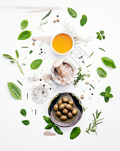 不同种类的食用油 橄榄油香味的 辣椒油文化烹饪蔬菜沙拉香料绿叶午餐药品收成营养图片