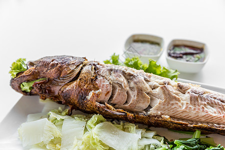灰鱼鲑鱼假期鱼片蔬菜熏制黑鱼农村食物烧烤食谱图片