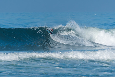 机体板手在行动男性海滩速度身体冲浪冲浪者男人液体乐趣肾上腺素图片