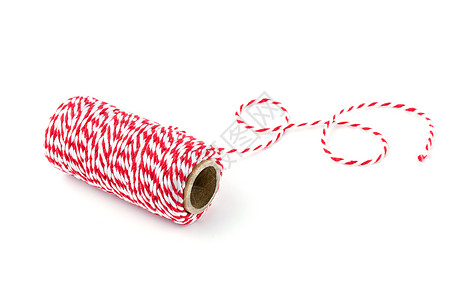 在白背景上隔离的红和白绳细绳蕾丝纤维白色稻草棉布线索筒管领带卷轴图片